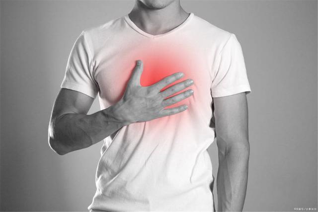 胸痛是心绞痛吗？这四个不同之处，很多人都误解了。 
