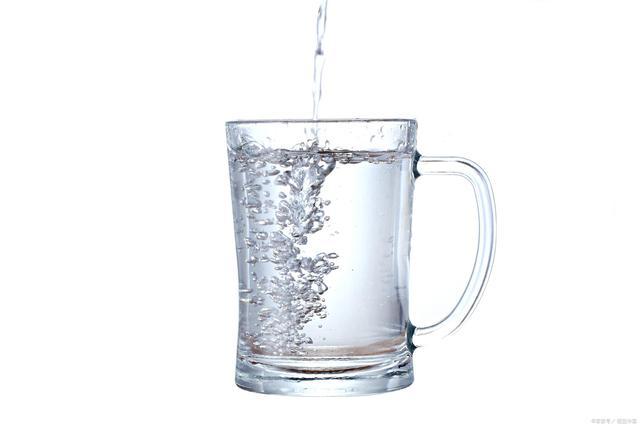 多喝水真的对身体有好处吗？有些喝法不对，很多人都做过。 